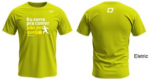Camiseta EU CORRO PRA COMER PÃO DE QUEIJO Amarelo Flúor em Poliamida