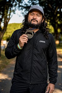 Jaqueta Corta Vento Preta com Capuz Repelente a água