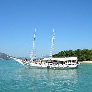 BUZIOS COM PASSEIO DE ESCUNA / R$ 190,00