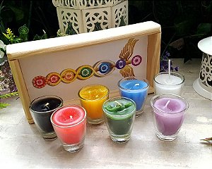 Kit Velas dos 7 Chakras na Bandeja de Madeira