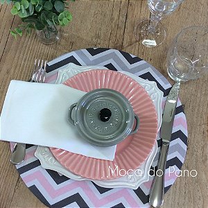 Capa de Sousplat Chevron Rosa e Cinza Capa de Sousplat Chevron Rosa e Cinza