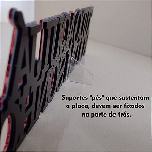 Placa de Mesa Aqui Tem Deus Em Cada Detalhe - Acr. Preta