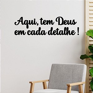 Placa Aqui, tem Deus em cada detalhe! F3 - Acrílico Preto