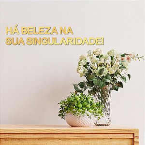 Espelho " Há beleza na sua singularidade!" - Acr. Dourado Cor:Dourado
