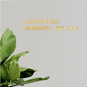 Espelho "AGORA É SEU MOMENTO…RELAXE!" - Acrílico Esp Dourado