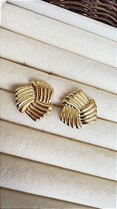 Brinco Feminino Texturizado Dourado Aço Inox Design Torcido Elegante