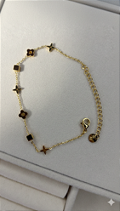 Pulseira Feminina Quadrado, Flor e Trevo Dourada Aço Inoxidável