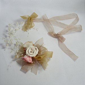 Mobile de Flores e Pérolas em fita