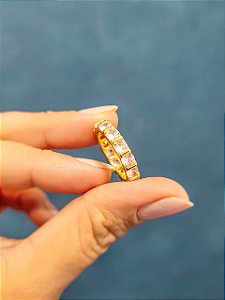Anel Aparador Cravejado Zircônias de 3 mm