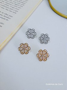 Brinco Flor Cravejado com Zircônias