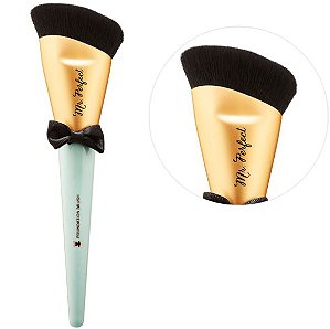 Pincel para Rosto Mr. Perfect Um pincel denso para aplicação de bases, bronzers e contornos em pó ou cremosos. 74g