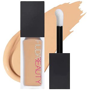 Sugar Biscuit 3.5 Neutral - light-medium skin tones with neutral undertones Corretivo Líquido HUDA BEAUTY #FauxFilter Luminous Matte Buildable Coverage Crease Proof Concealer