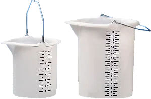 BALDE DE PLASTICO REFORCADO GRADUADO 8L