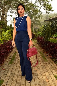Blusa Crepe Azul-Marinho Cavada com Nervuras Largas na Frente