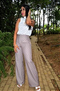 Calça Alfaiataria Luzy Fendi Pantalona com Pala Reforçada e Triangular na Frente