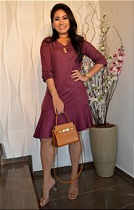 Vestido Jacquard Vinho Soltinho com Mangas Longas e Babados