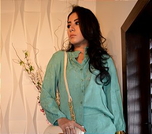 Blusa Jacquard Verde com Nervuras nas Mangas e Elásticos nos Punhos