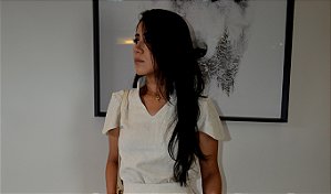Blusa Linho Natural com Tecido Trabalhado Manga Oval e Gola