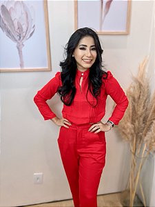 Camisa Crepe Vermelha Mangas Longas Gola Alta com Finas Nervuras na Frente Colo Cintura e Mangas