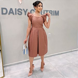 Vestido Sarja Cacau Ajustado com Pregas e Bolsos Laterais