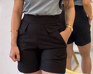 Short Visco Trench Preto Com Bolsos Verdugos E Elástico Atrás