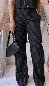 Calça Alfaiataria Two-Way Preta Pantalona Risca De Giz Preta E Branca Bolsos Frente, Bolsos Verdugos Traseiro