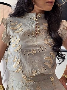 Blusa Algodão Bordado Verde Menta Com Gola, Manga Babado E Botões Pérolas