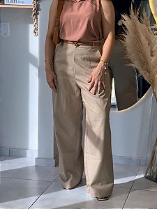 Calça Alfaiataria Cáqui Pantalona Evasê Com Passantes E Bolsos Frente