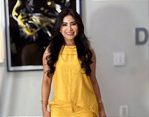 Blusa Alfaiataria Amaranto Mostarda Blusa Cavada Assimétrica Com Nervuras No Colo