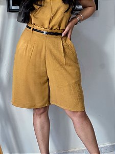 Bermuda Crepe Caramelo Cintura Alta, Bolsos Frente E Verdugo Atrás, Comprimento No Joelho, Cós Alto E