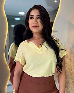 Blusa Viscose Amarelo Manteiga Com Decote V Assimétrico E Mangas