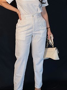 Calça Linho Misto Natural Reta, Fecho Com 2 Botões E Nervuras Na Frente, Bolsos Frente E Traseiro, Elástico Cós Atrás
