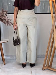 Calça Alfaiataria Areia Pantalona Evasê Com Passantes E Bolsos Frente