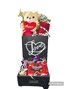 Caixinha com 3 Rosas e Pelúcia