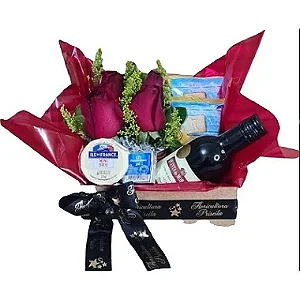 Cesta de Vinho e Queijo