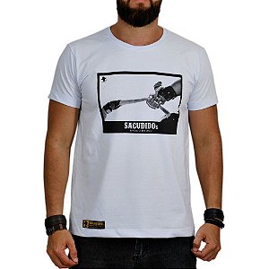 Camiseta Sacudido's - Braço de Aço - Branco Preto