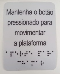 ADESIVO BRAILLE BOTÃO CHAMADA PORTA AC08/AC11-SEM FURO BOTÃO  (9,5 cm x 7,2 cm)