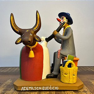 Escultura examinando o boi | Mestre Ademilson Eudócio | PE