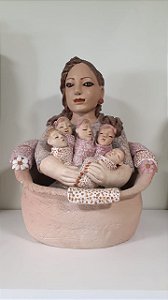 Mãe com filhos em cerâmica/ Vale de Jequitinhonha MG