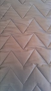 TECIDO MATELASSADO NYLON EMBORRACHADO PRETO QUILT CHEVRON 5 CM - PREÇO DE 0,50 X 1,45