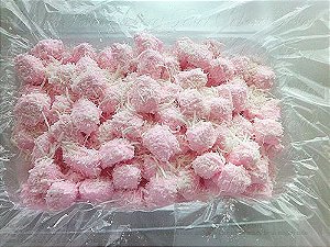 Doces para festa infantil | Balas de coco caseiras geladas | Cor rosa | 1 Quilo