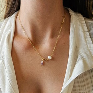 Colar Lana com pérola natural e pedrinhas de zircônias coloridas- Banhado a Ouro 18k