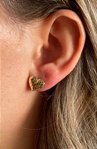 Brinco coração detalhado - Banhado a Ouro 18k