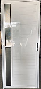 PORTA LAMBRIL ALUMÍNIO BRANCO COM 2 VIDROS NA LATERAL E MAÇANETA LINHA 25