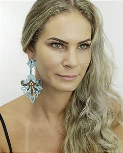 Maxi brinco de couro sintético azul turquesa com madeira Vichy