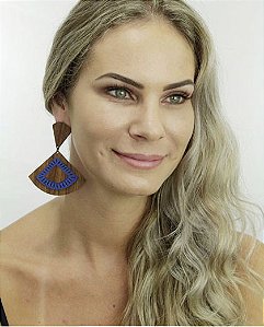 Maxi brinco de madeira com couro ecológico azul escuro Eremurus