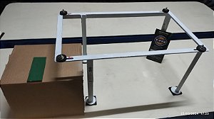 “Rack de Piso T-FIX em Aço ASTM A36 | Cor Preta | Solução Inteligente, Ideal para Sacadas Estreitas com Avanço de Mureta”