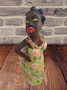 Estátua Barraqueira 1  - em Gesso Artesanal - Pintado à Mão