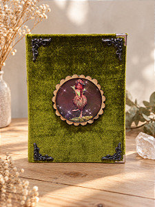 Junk Journal / Grimório Temático Fada com Medalhão