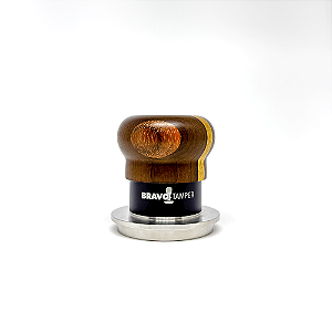 Mini Tamper Bravo com Punho de Madeira Listrada Escura e Saia Preta